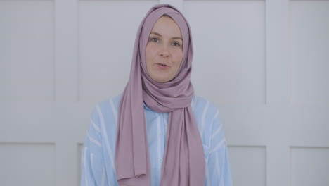 Confident-young-indian-muslim-business-woman-wear-hijab-speak-look-at-camera-islamic-arabic-lady-talk-to-webcam-make-video-conference-call-job-interview-record-webinar-online-presentation-in-office